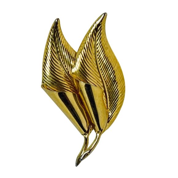 Unknown Jewelry - Vintage Gold Tone Folded Leaves Brooch (5737)